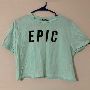 Cropped T-shirt . Size : Medium. Pastel green.